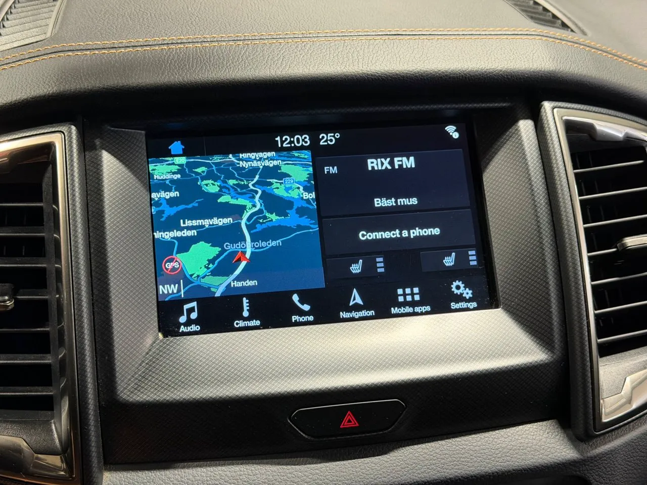 Vehicle image 15