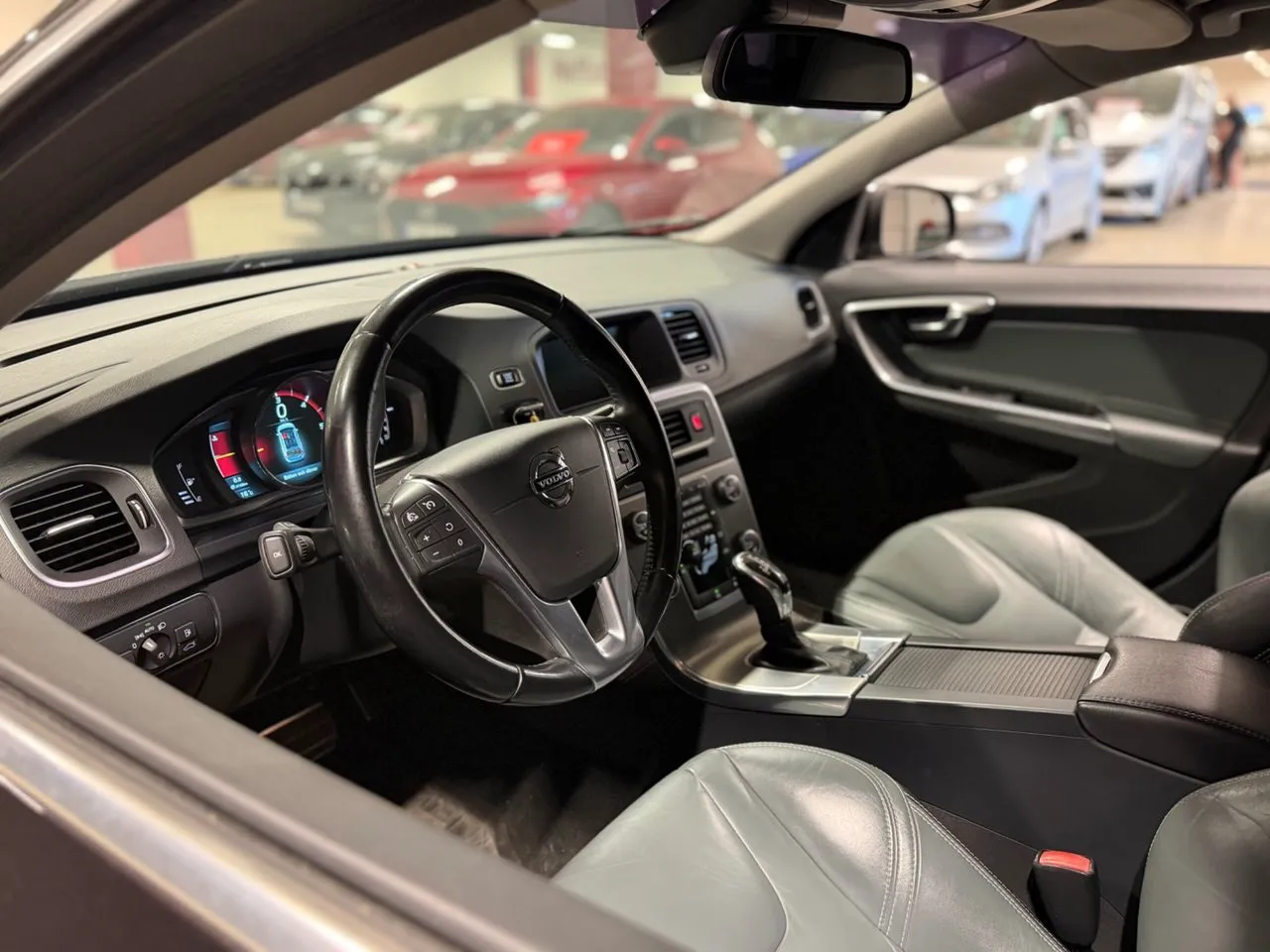 Vehicle image 15