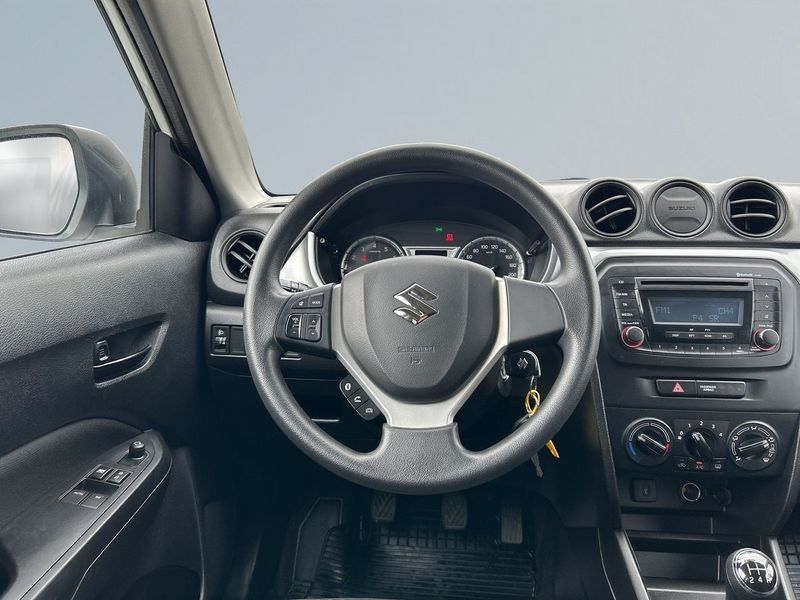 Suzuki Vitara bild 9