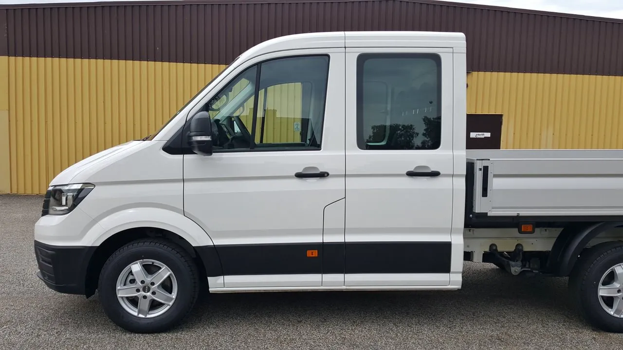 Vehicle image 25
