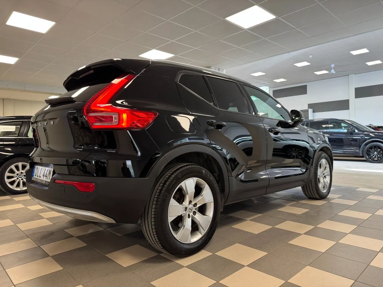 Vehicle image 4