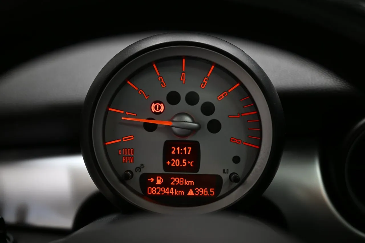 Vehicle image 16