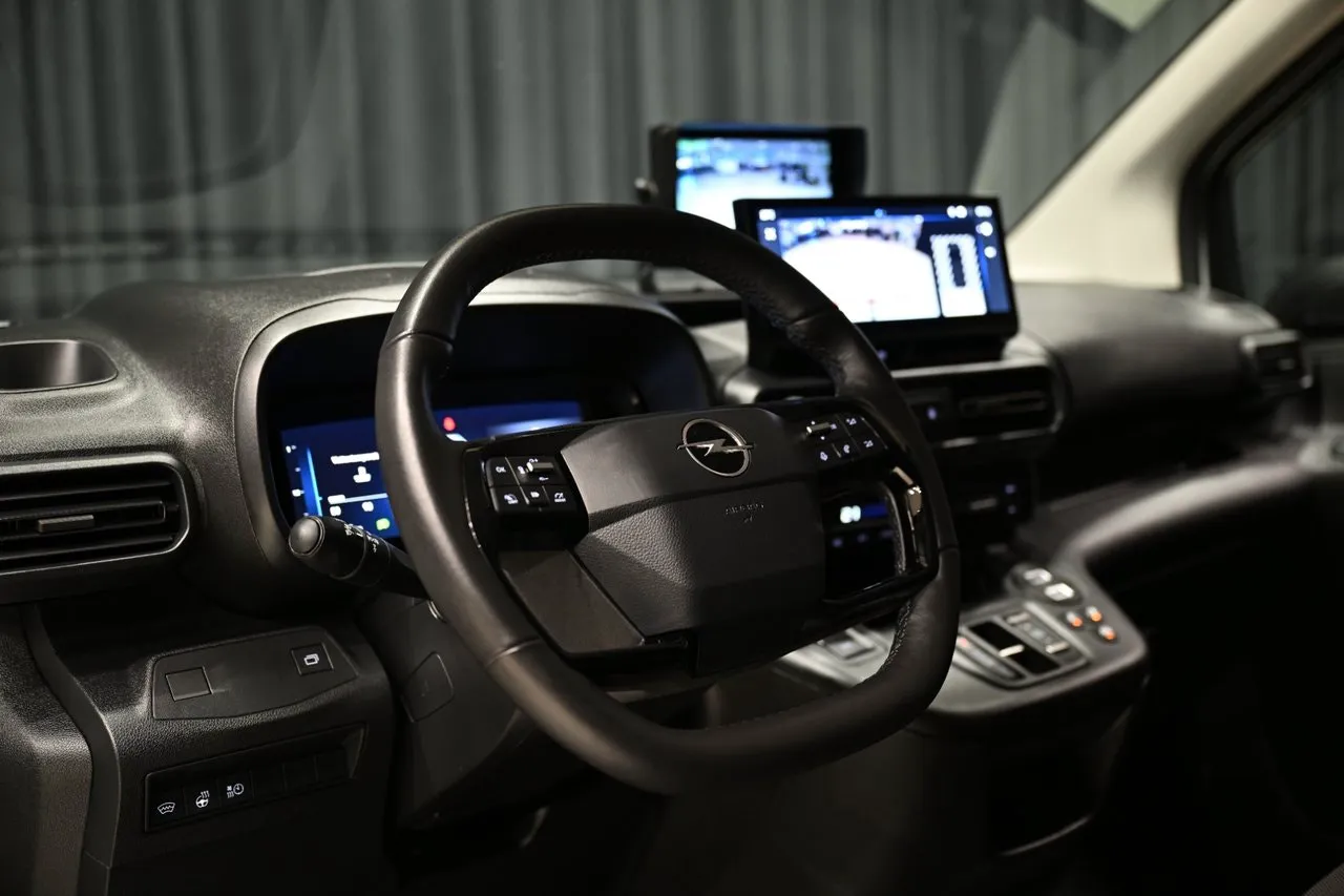 Vehicle image 22