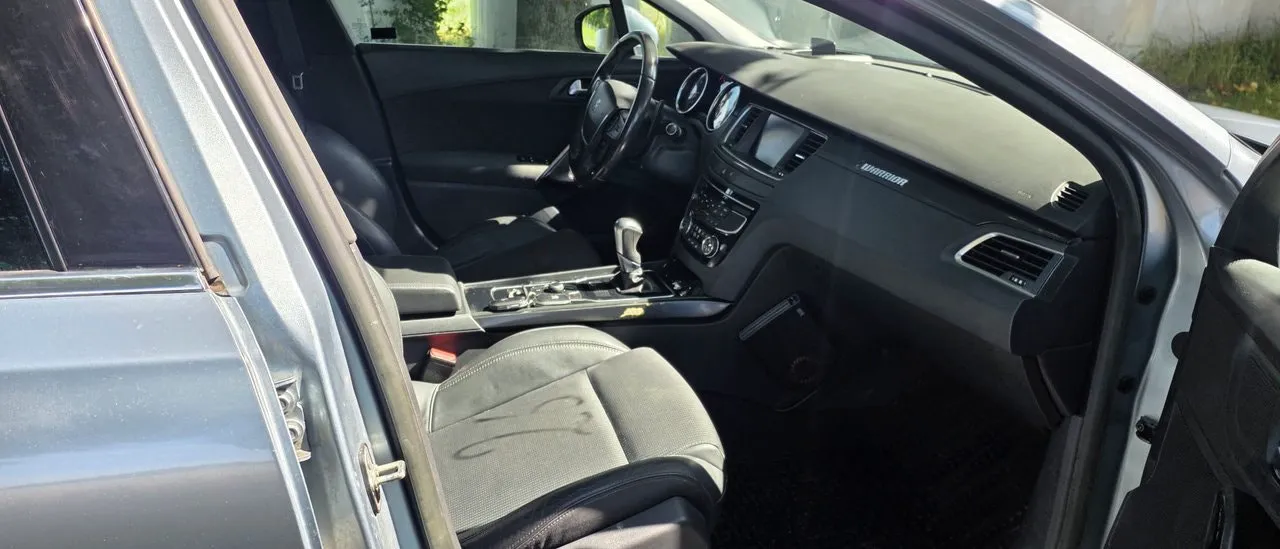Vehicle image 11