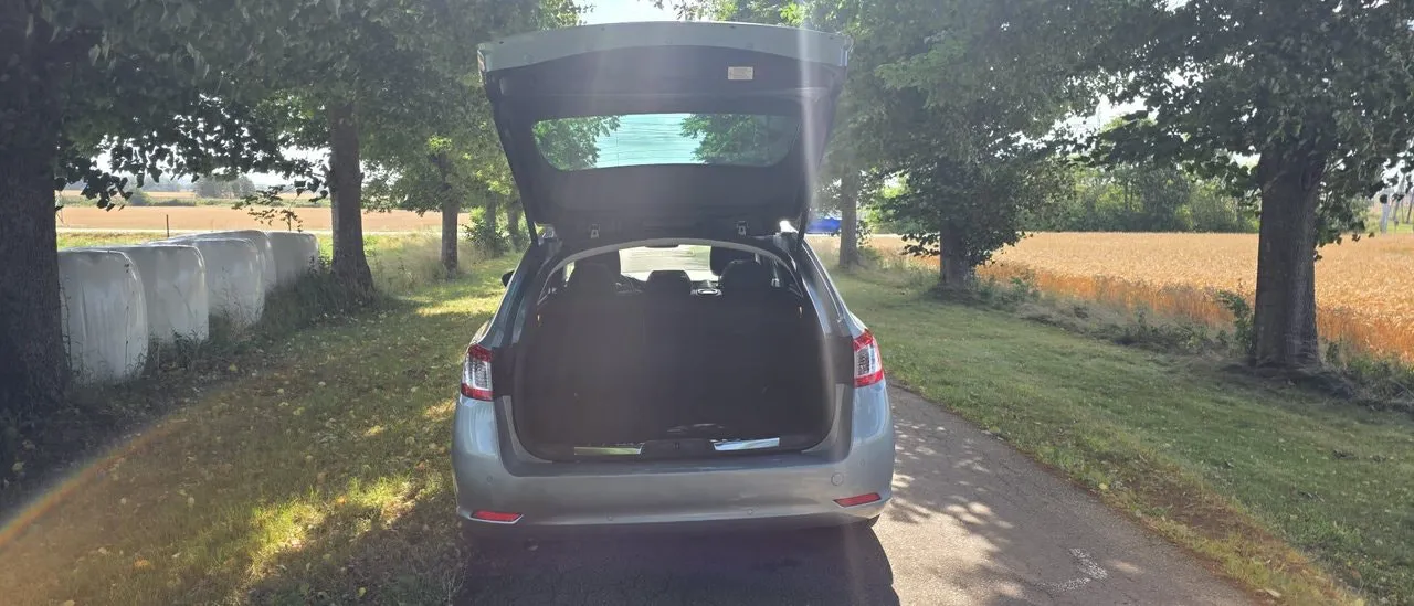 Vehicle image 25