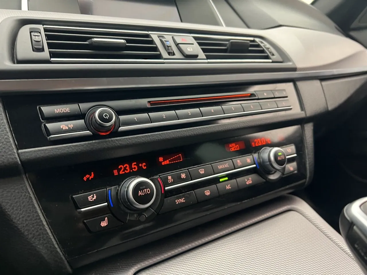 Vehicle image 34