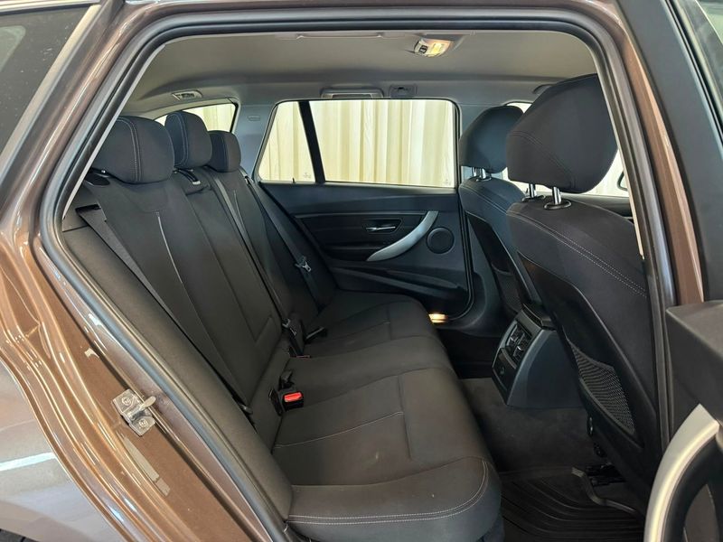 BMW 320 bild 21