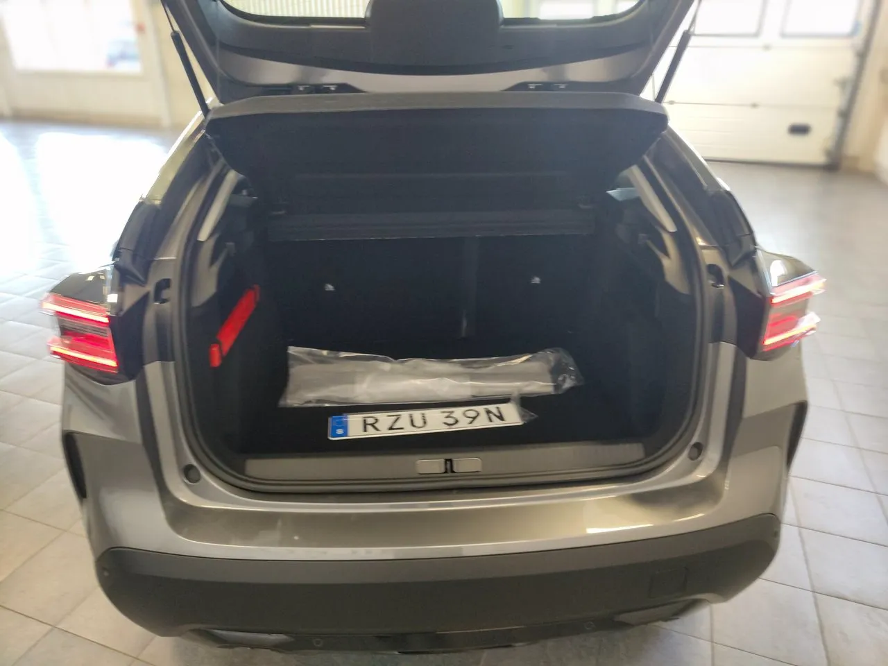 Vehicle image 11