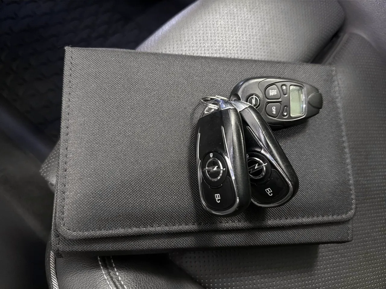 Vehicle image 24