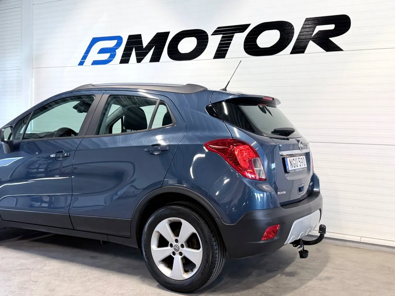 Vehicle image 6