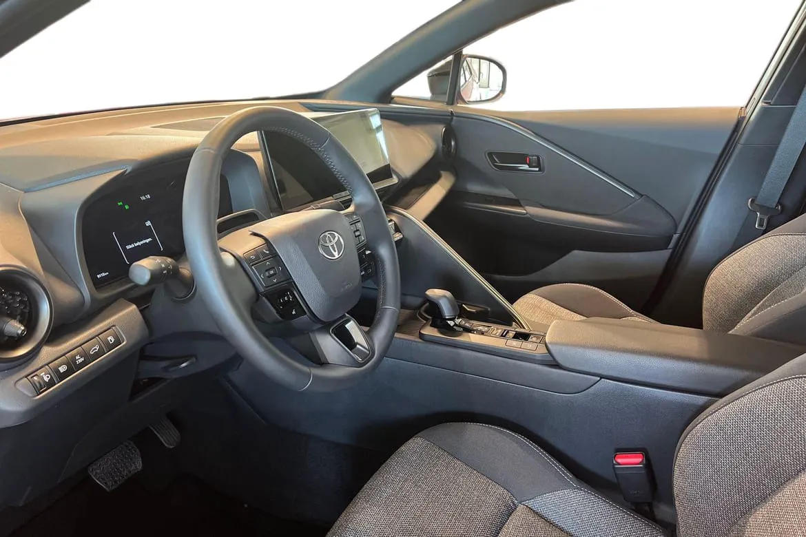 Vehicle image 11