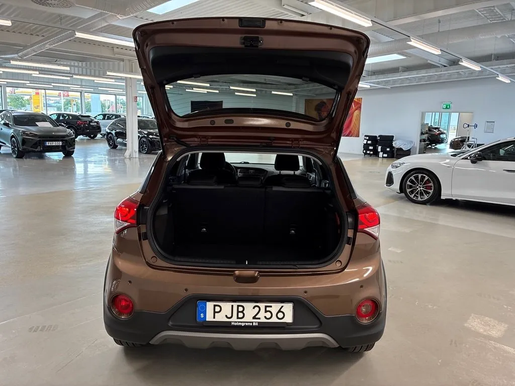 Vehicle image 18