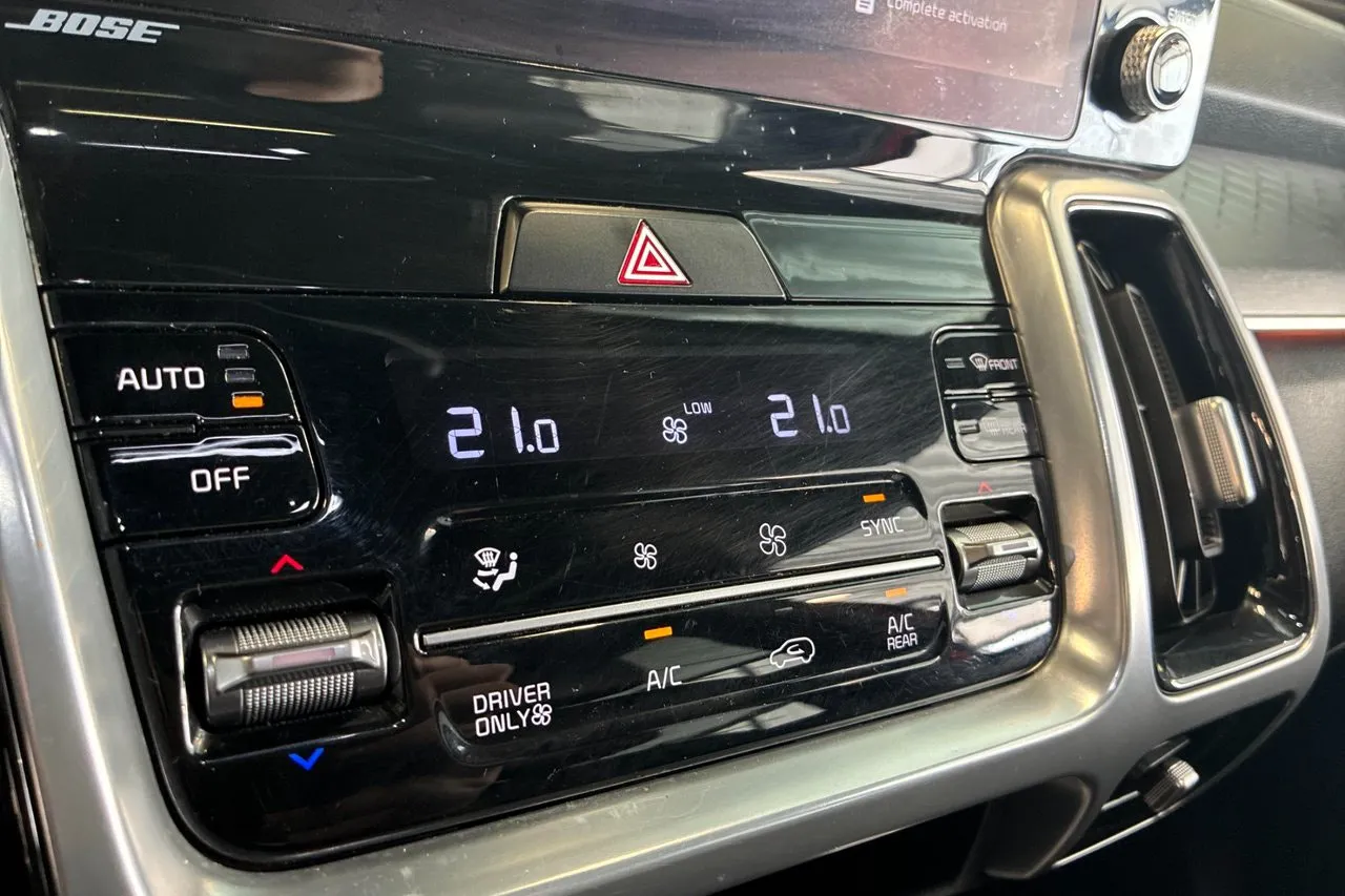 Vehicle image 28