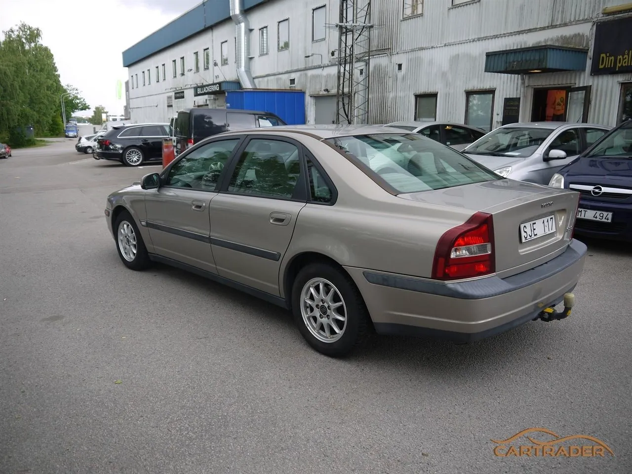 Vehicle image 6