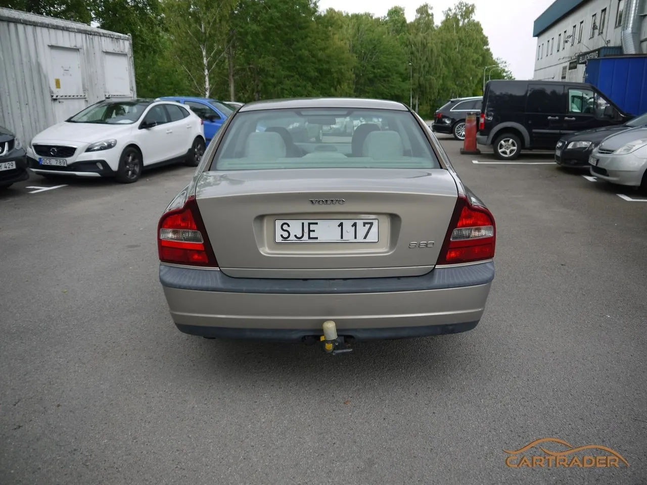 Vehicle image 5