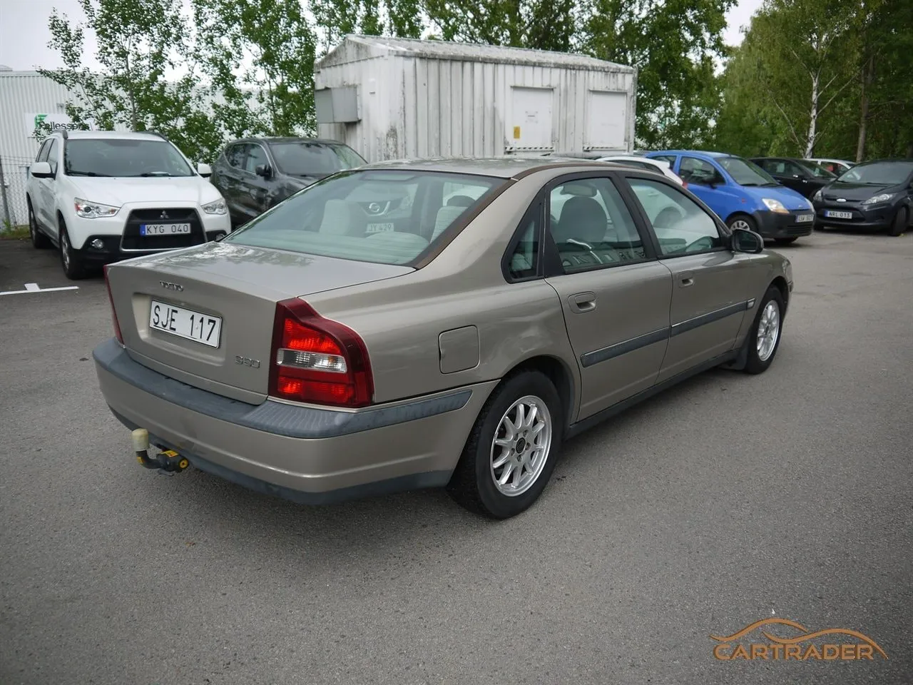 Vehicle image 4
