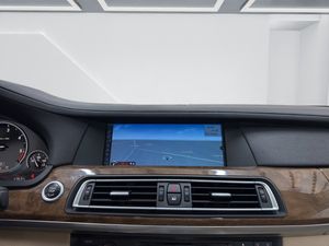 BMW 740 bild 14