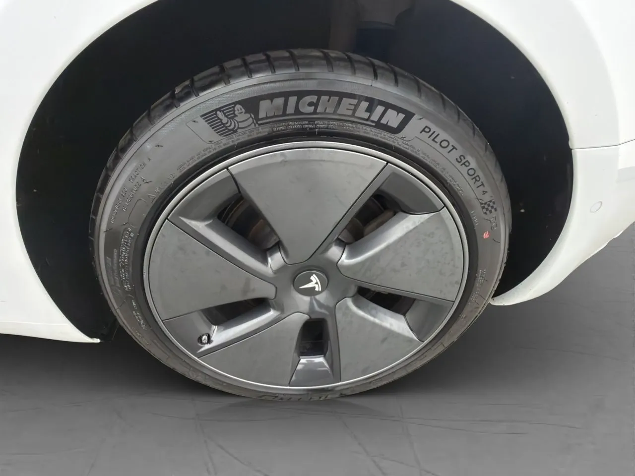 Vehicle image 32