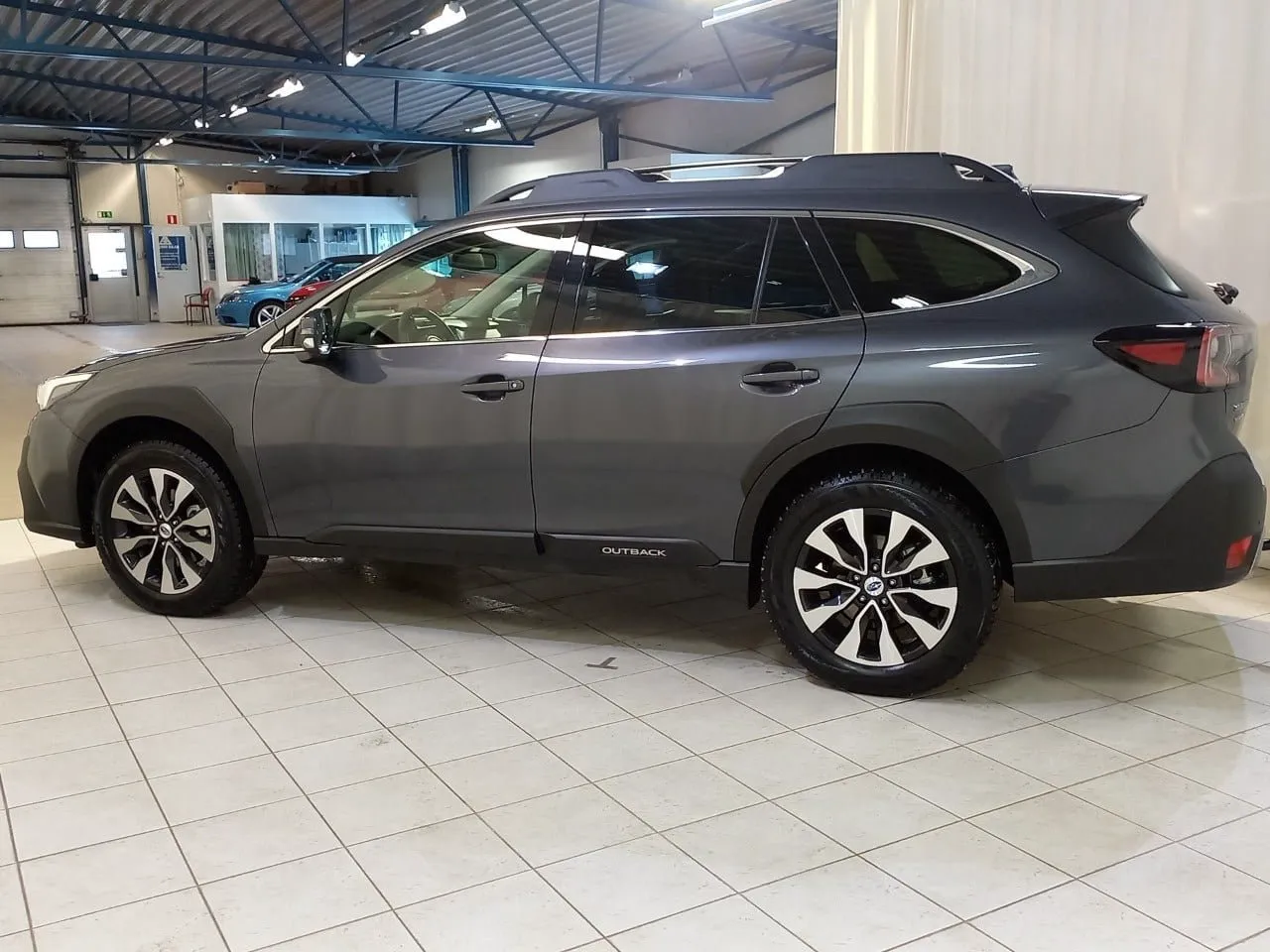 Vehicle image 6