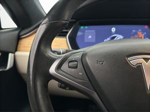 Tesla Model S bild 18