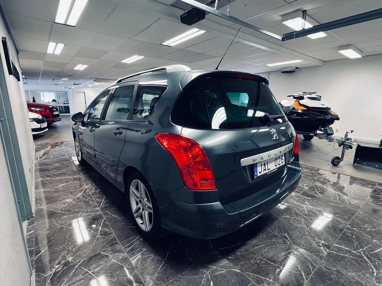 Vehicle image 5
