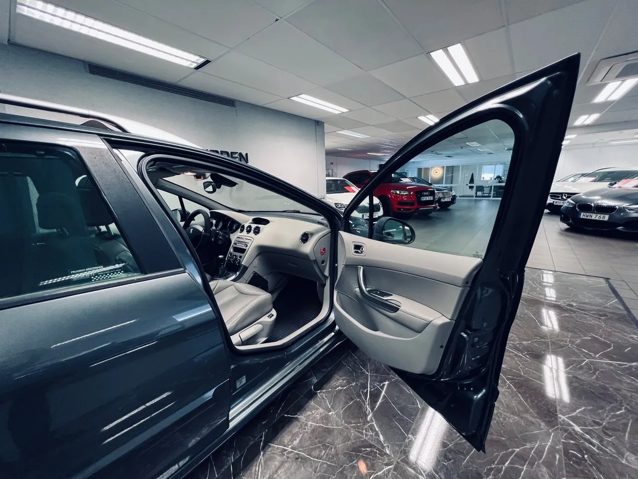Vehicle image 6