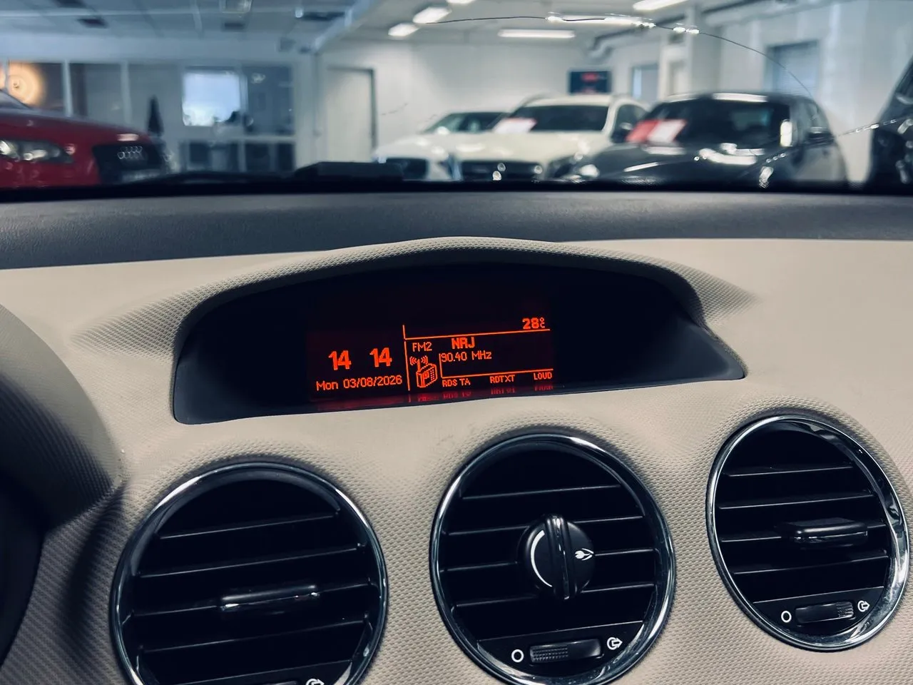 Vehicle image 18