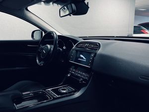 Jaguar XE bild 13