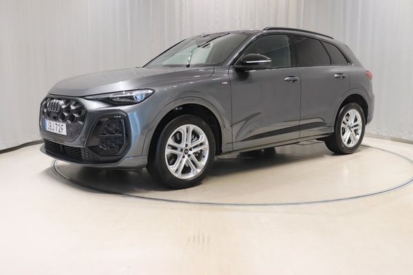 Audi Q5 TDI 204hk S-line Tech Plus Drag Värmare - 2025
