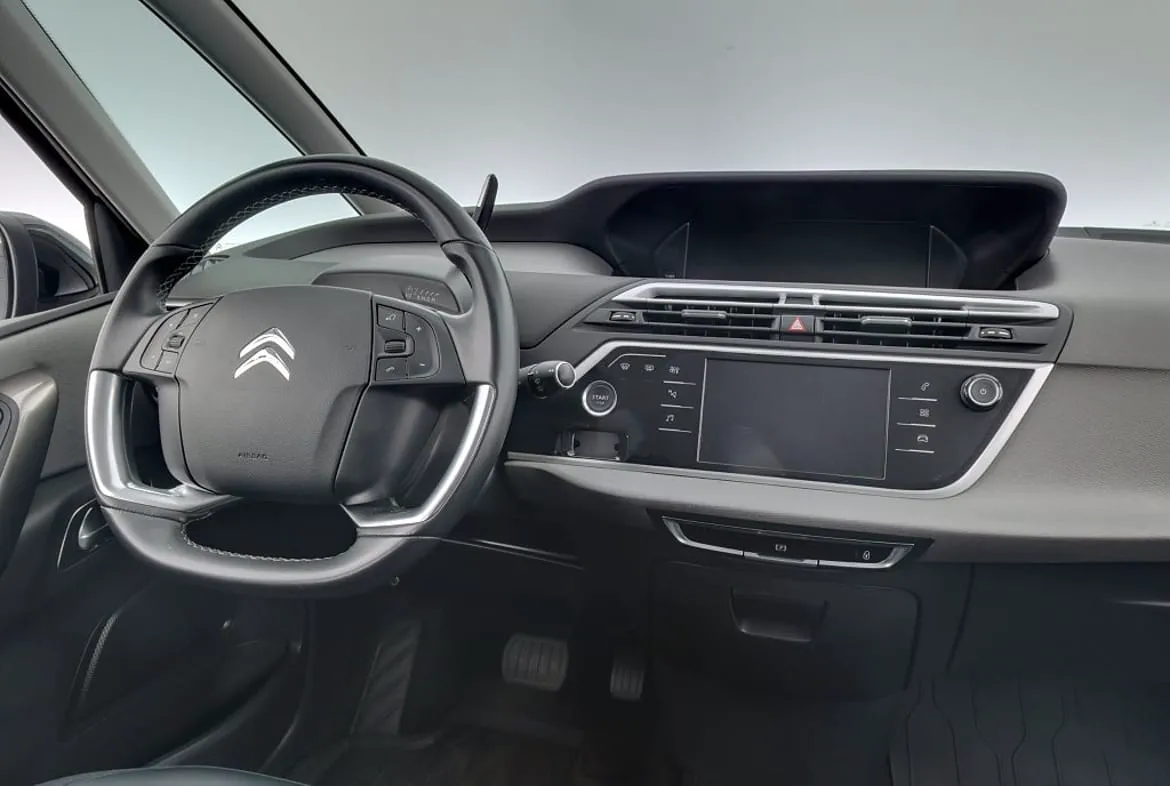 Vehicle image 16