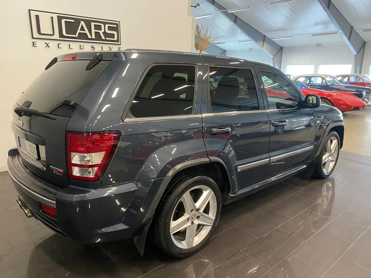 Vehicle image 6