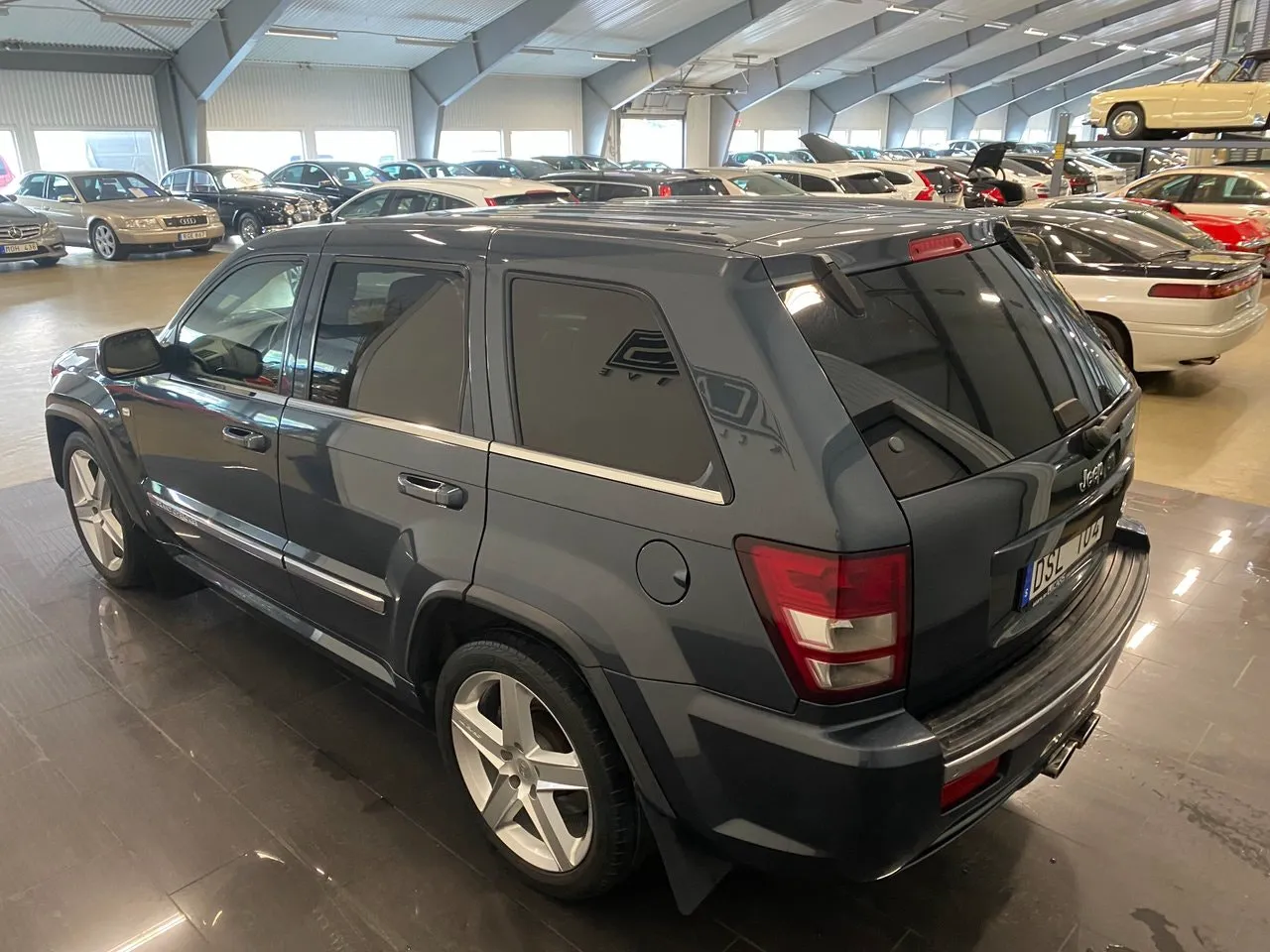 Vehicle image 3