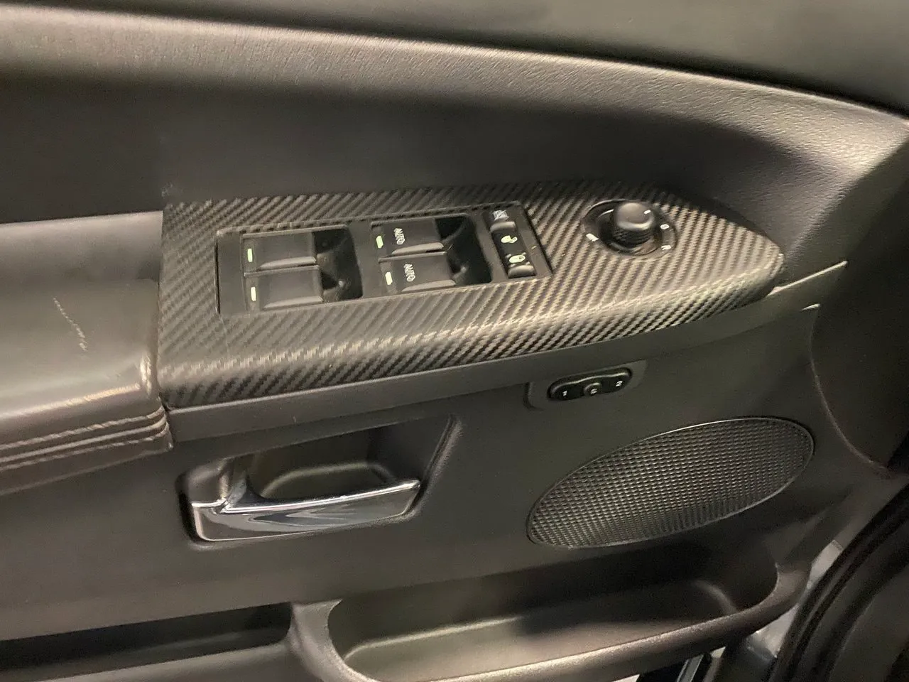 Vehicle image 24