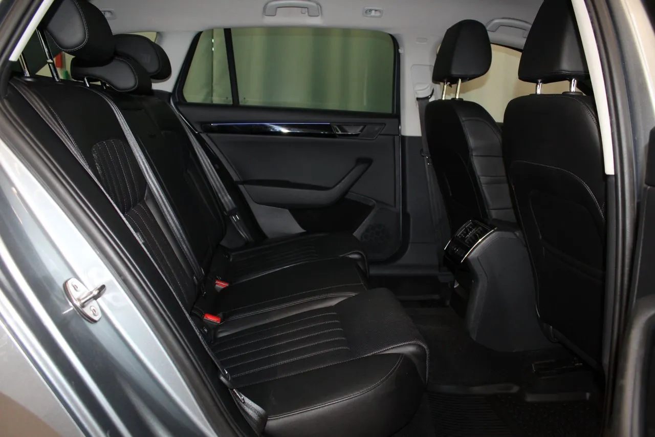 Vehicle image 21