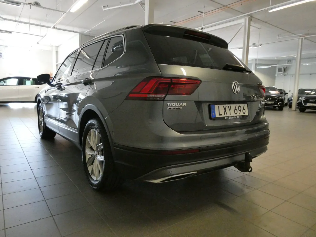 Vehicle image 7