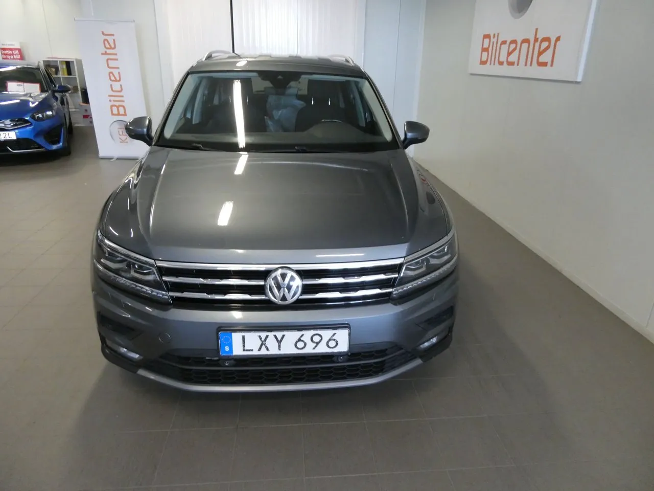 Vehicle image 10