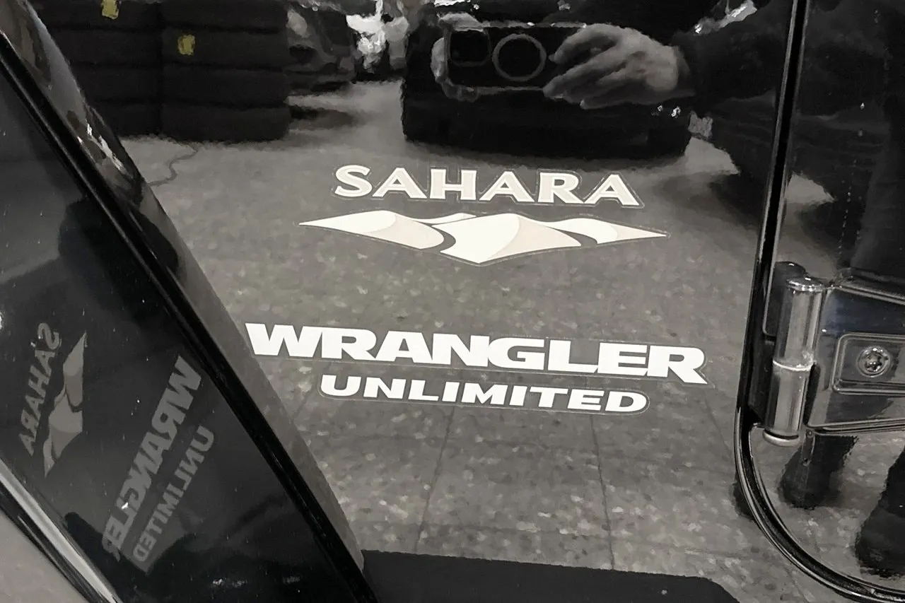 Vehicle image 21