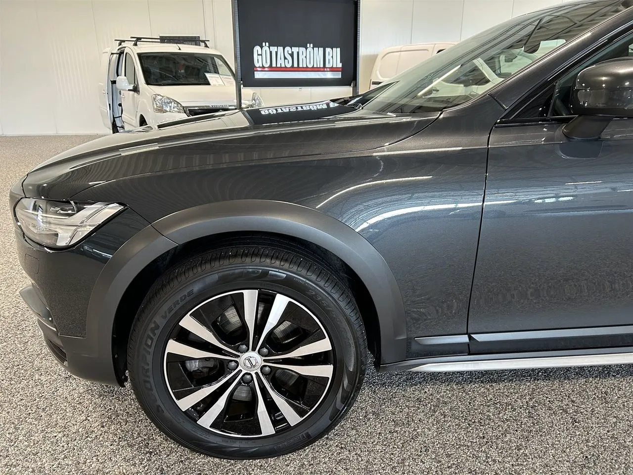 Vehicle image 9