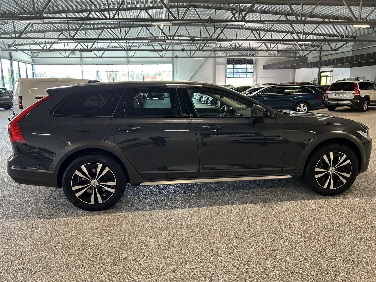 Vehicle image 6