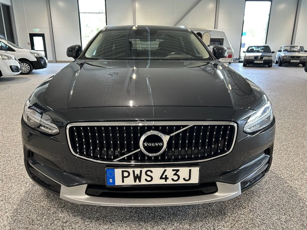 Vehicle image 10
