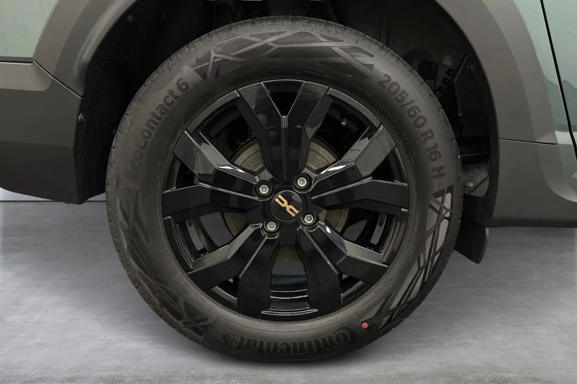 Vehicle image 15