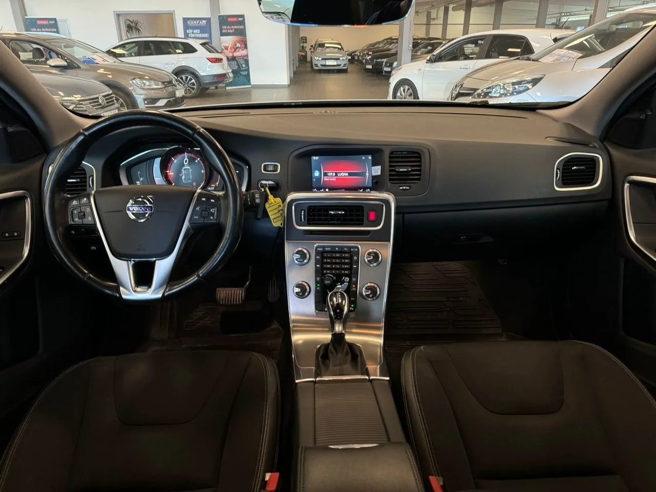 Vehicle image 15
