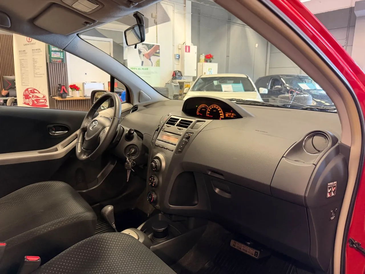 Vehicle image 17