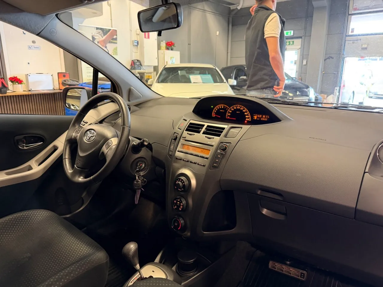 Vehicle image 20