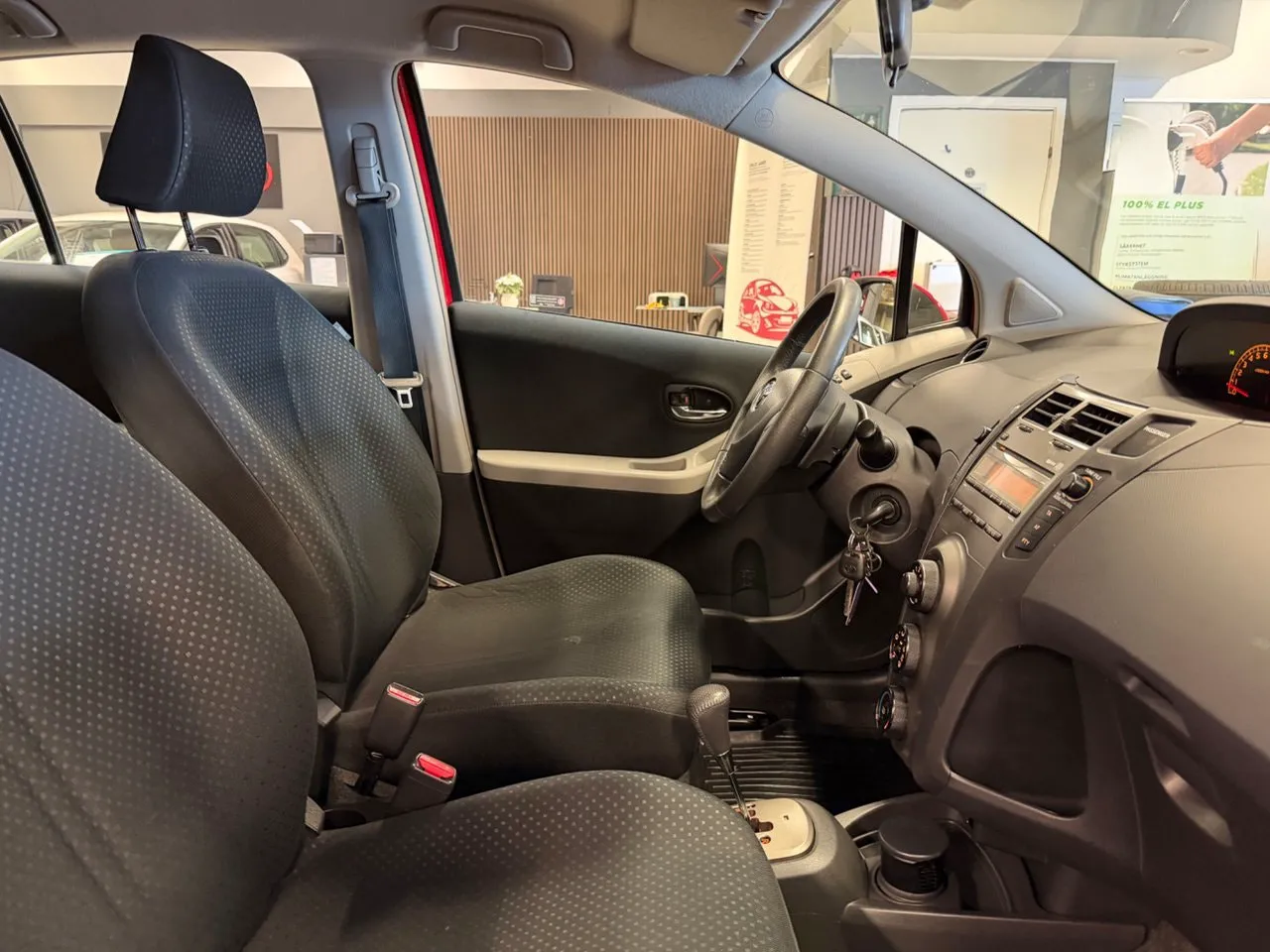 Vehicle image 22