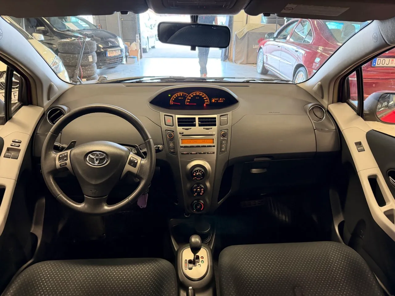 Vehicle image 21