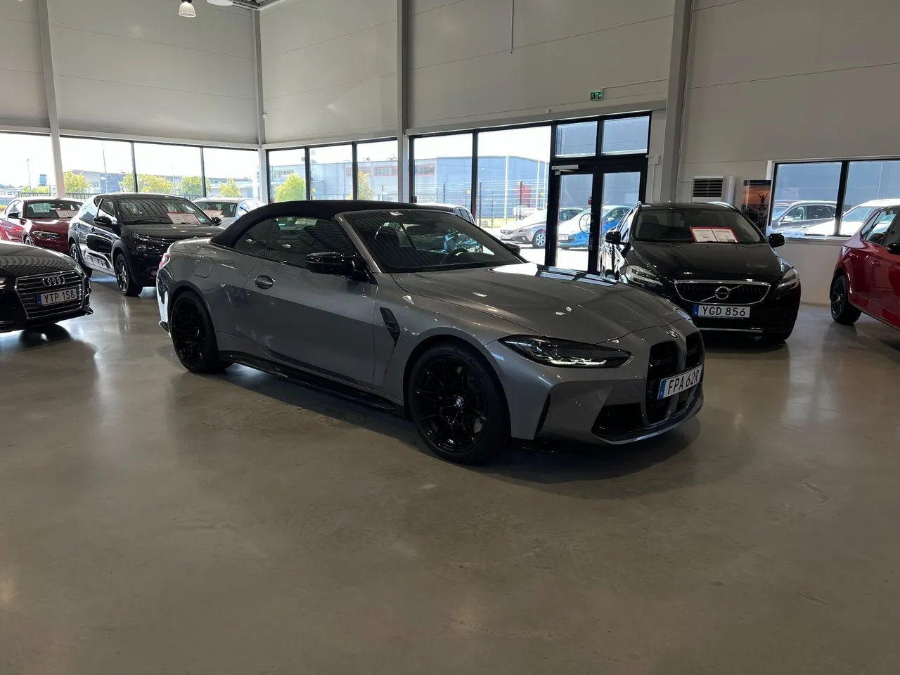 Vehicle image 5