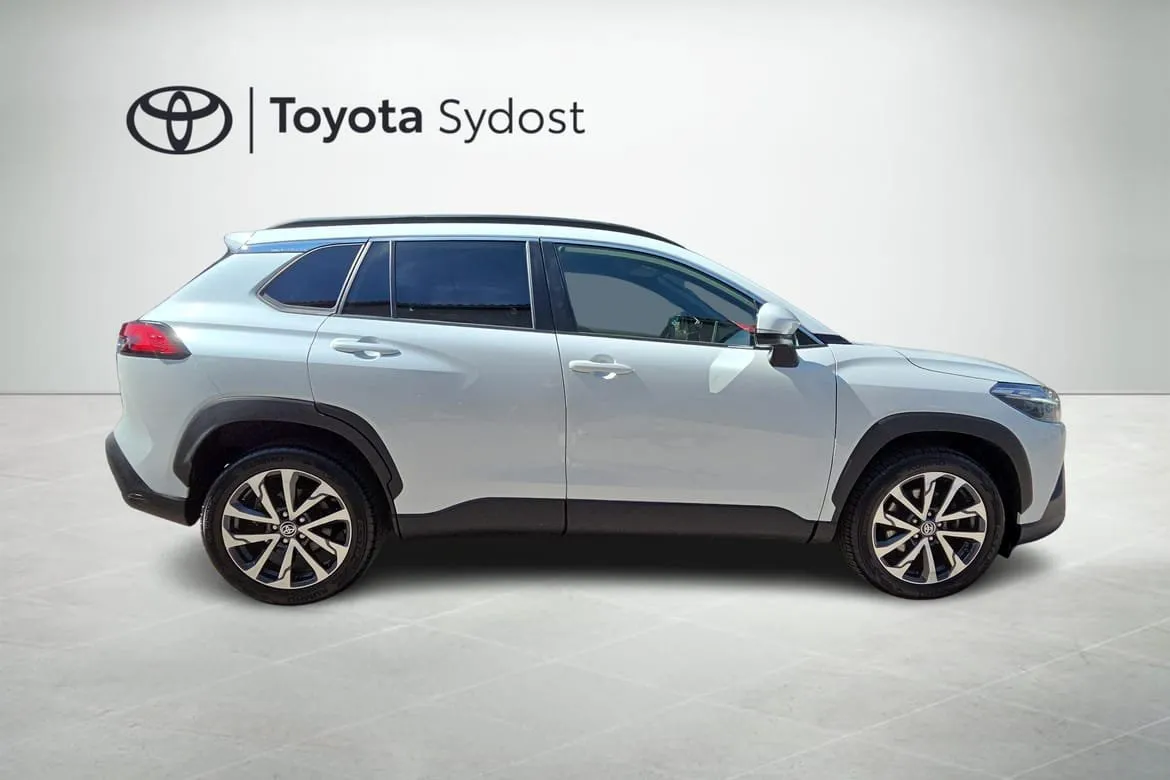 Vehicle image 15