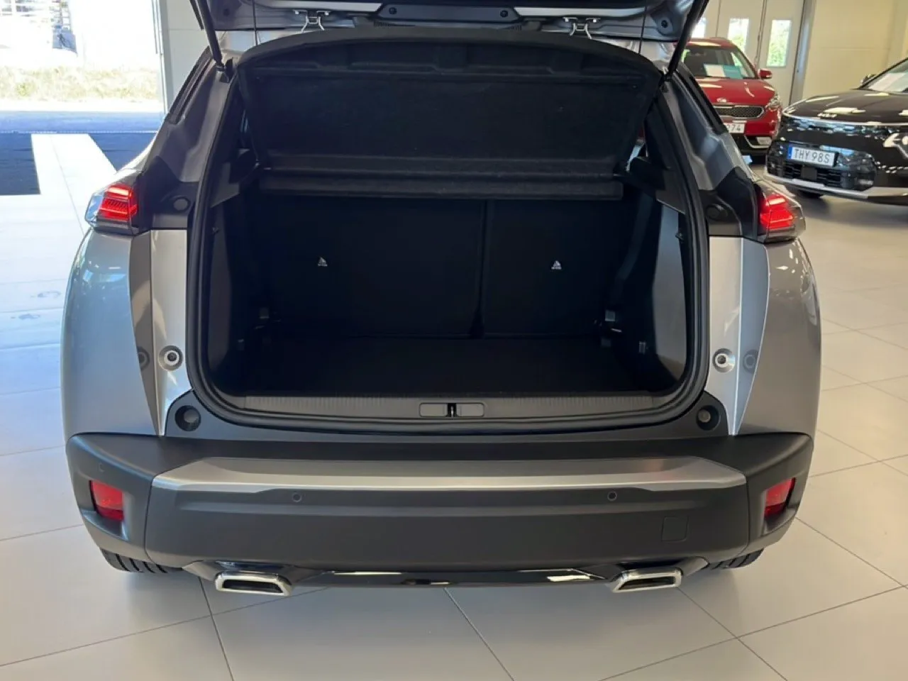 Vehicle image 13
