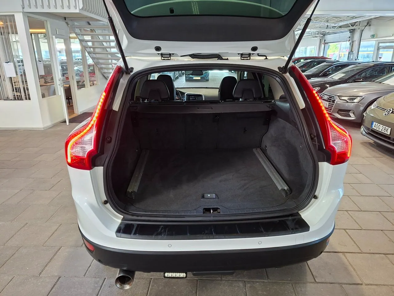 Vehicle image 13